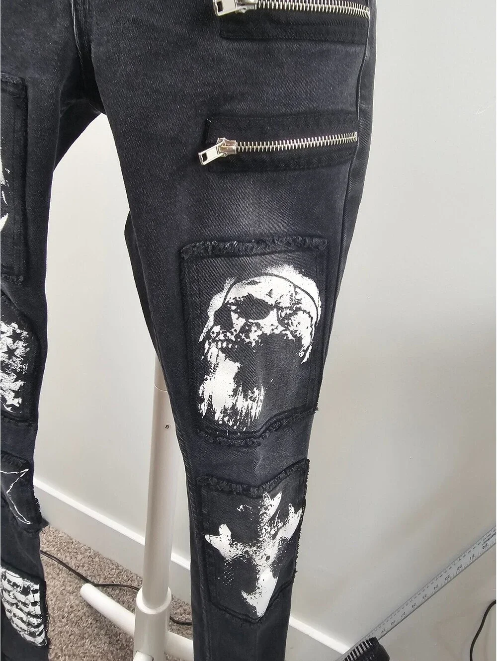 Hot Topic Black Skinny Jeans w/White Skull and Star Patchwork and Silver Zippers